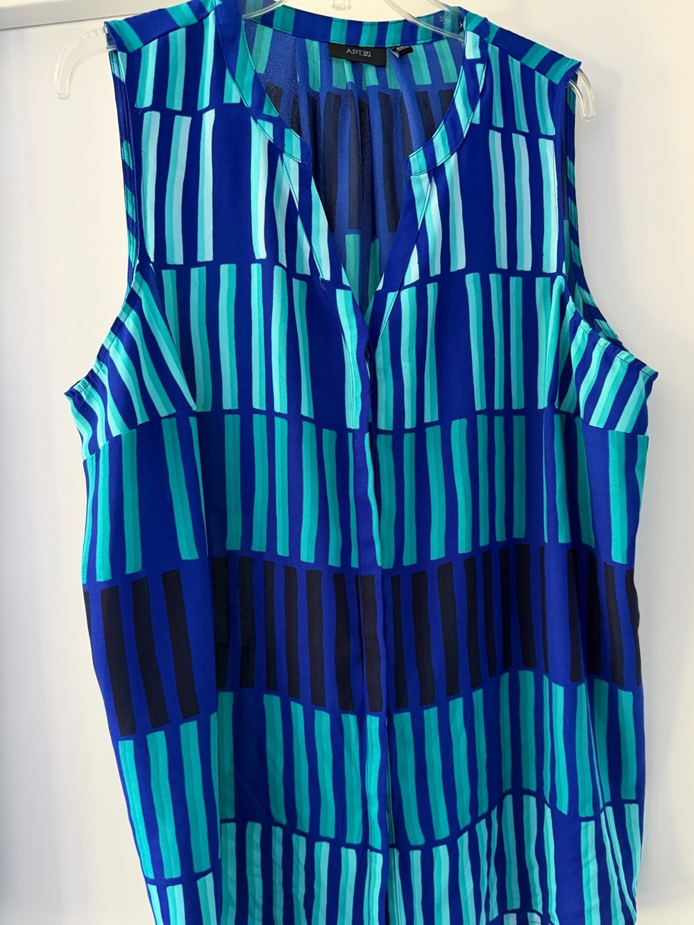 Apt. 9 Blue & Teal Sleeveless V-Neck Geometric Stripe Top